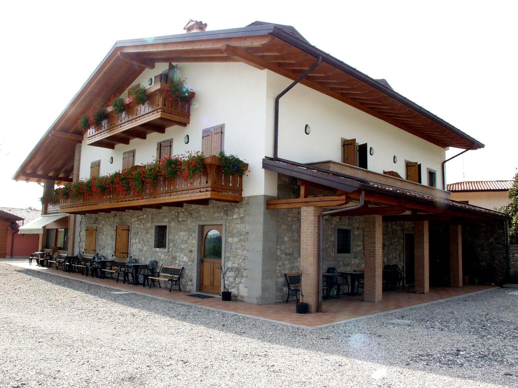 Wine Resort Faedis Екстериор снимка
